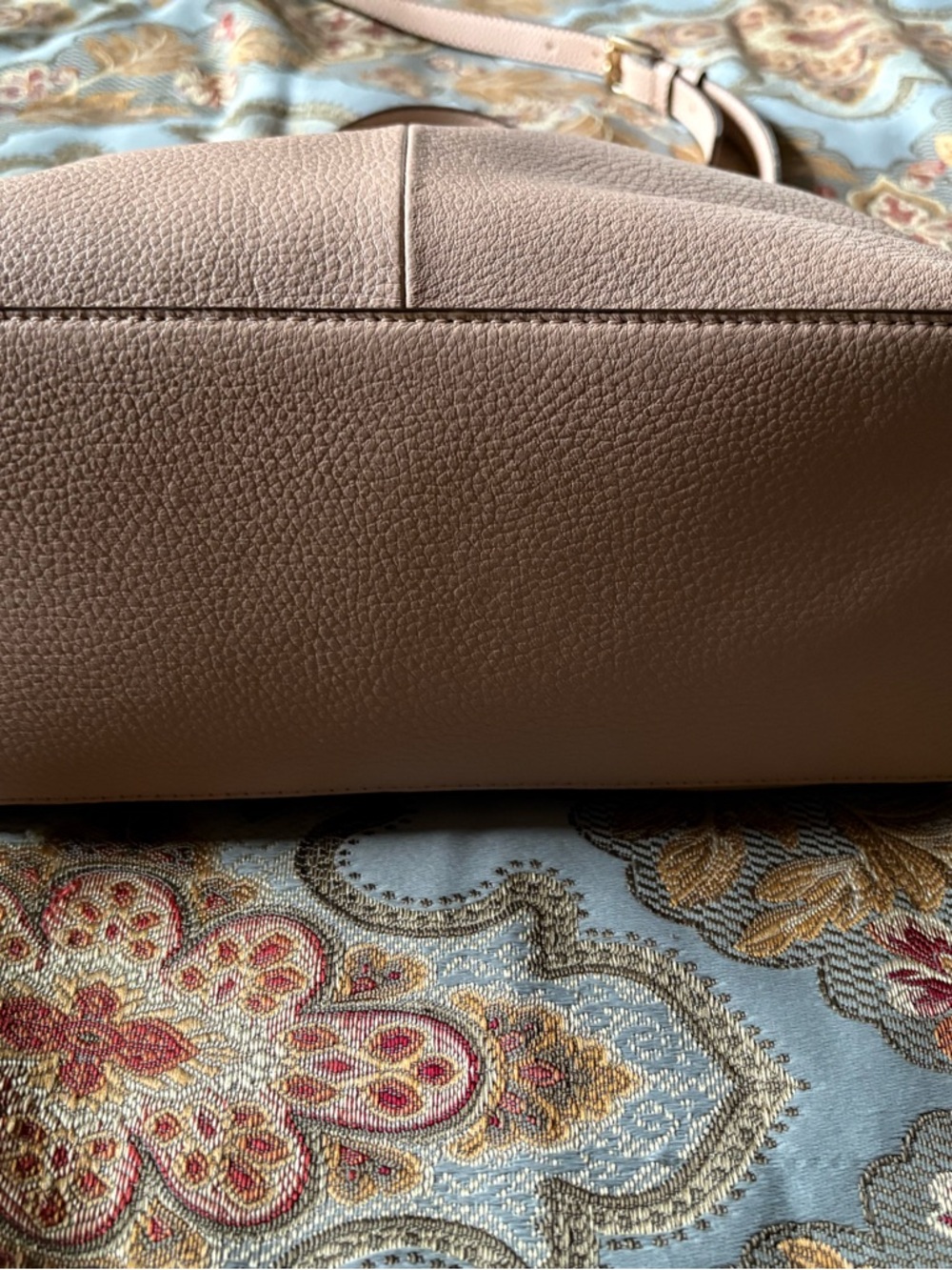 Women’s Pebbled Leather Look Tote Handbag in Blush Pink - Picture 5 of 5